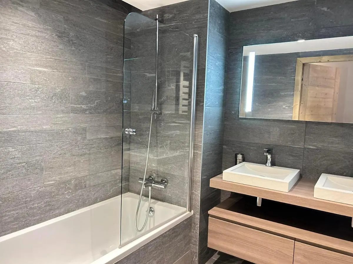 Appartement Neuf Aux Gets, Au Pied Des Pistes Et Du Centre, Avec Terrasse Et Services Inclus - Fr-1-623-50 Les Gets